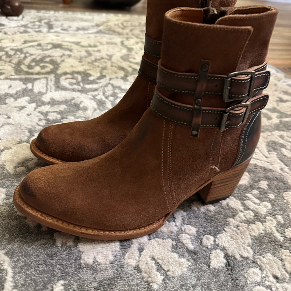 Freebird Shiloh Brown Suede Ankle Boots